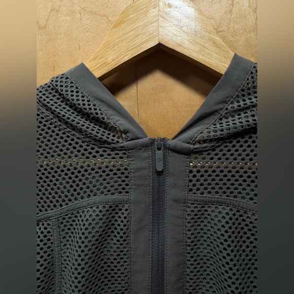 Lululemon Relaxed Fit Mesh Jacket - Picture 6 of 8